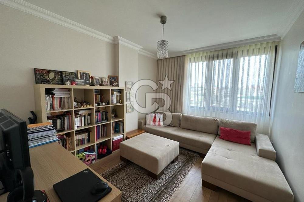 Acıbadem Fulya Bloklarında Satılık Balkonlu ve Teraslı Kapalı Otoparklı 3+1 Dubleks Daire