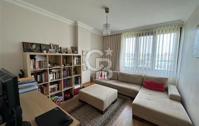 Acıbadem Fulya Bloklarında Satılık Balkonlu ve Teraslı Kapalı Otoparklı 3+1 Dubleks Daire