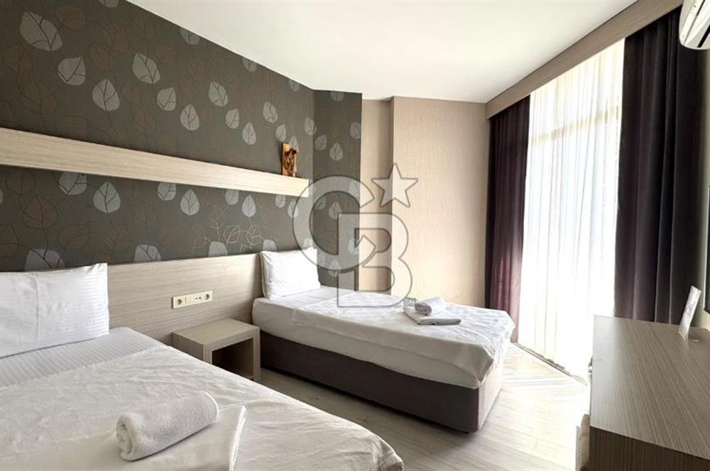 Çeşme Merkezde 36 Odalı Havuzlu 2 Dükkanlı Satılık Otel