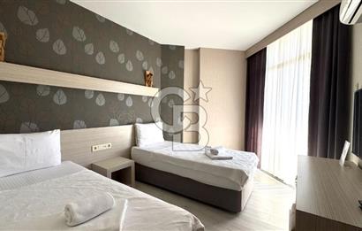 Çeşme Merkezde 36 Odalı Havuzlu 2 Dükkanlı Satılık Otel