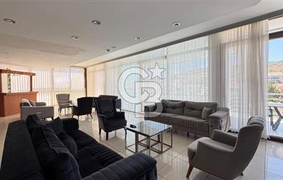 Çeşme Merkezde 36 Odalı Havuzlu 2 Dükkanlı Satılık Otel