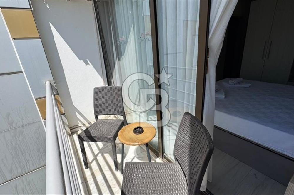 Çeşme Merkezde 36 Odalı Havuzlu 2 Dükkanlı Satılık Otel