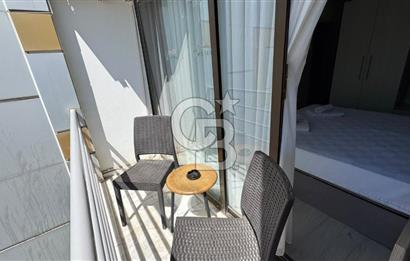 Çeşme Merkezde 36 Odalı Havuzlu 2 Dükkanlı Satılık Otel