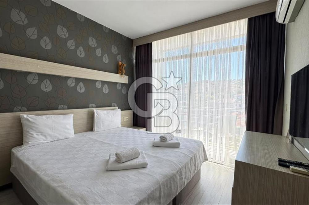 Çeşme Merkezde 36 Odalı Havuzlu 2 Dükkanlı Satılık Otel