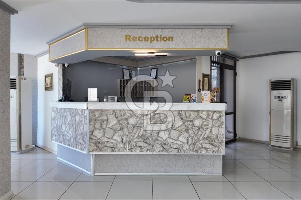 Çeşme Merkezde 36 Odalı Havuzlu 2 Dükkanlı Satılık Otel