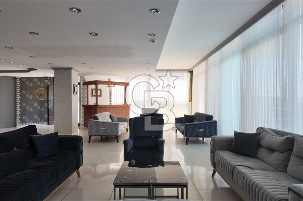 Çeşme Merkezde 36 Odalı Havuzlu 2 Dükkanlı Satılık Otel