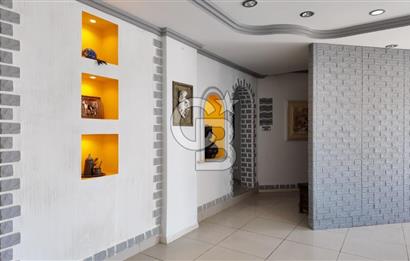 Çeşme Merkezde 36 Odalı Havuzlu 2 Dükkanlı Satılık Otel