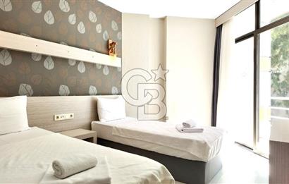 Çeşme Merkezde 36 Odalı Havuzlu 2 Dükkanlı Satılık Otel