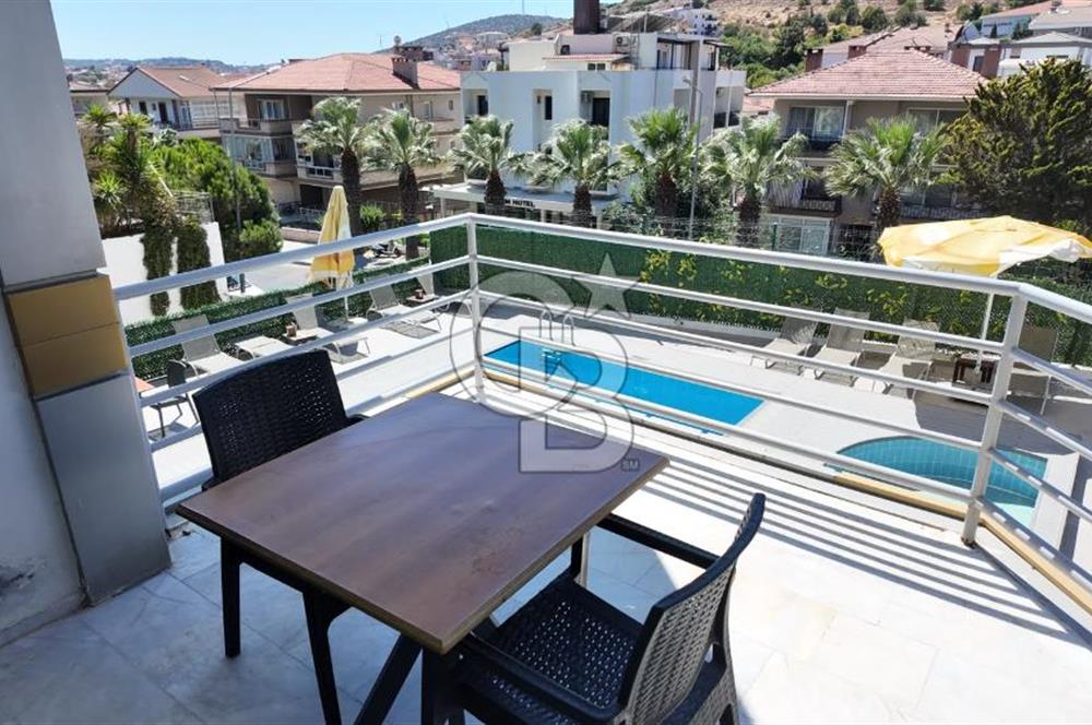 Çeşme Merkezde 36 Odalı Havuzlu 2 Dükkanlı Satılık Otel