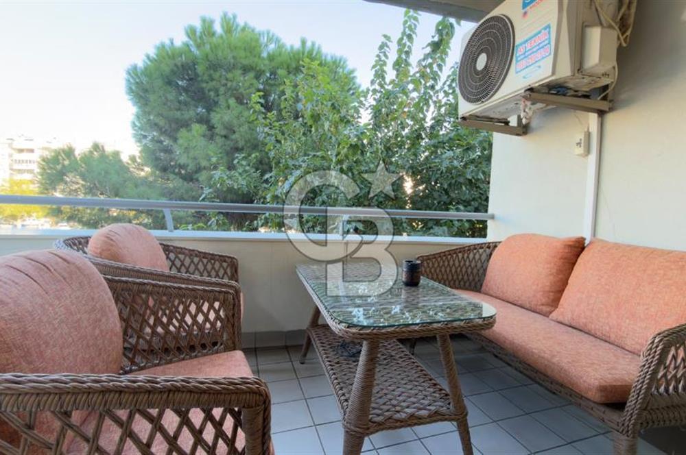 Bostanlıda Merkeze Yakın Geniş Kiralık Daire