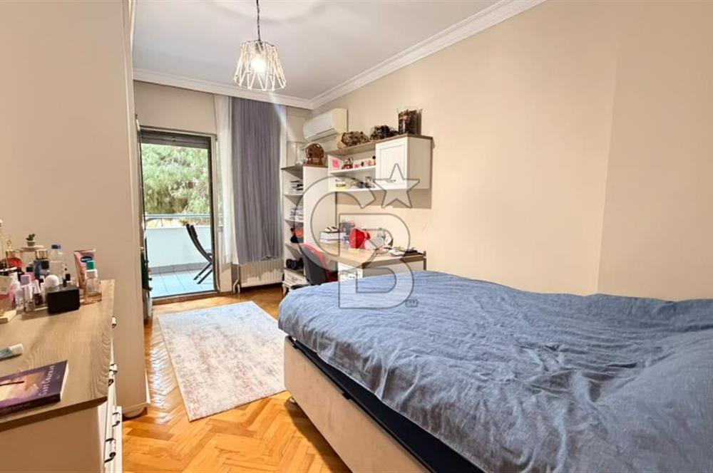 Bostanlıda Merkeze Yakın Geniş Kiralık Daire