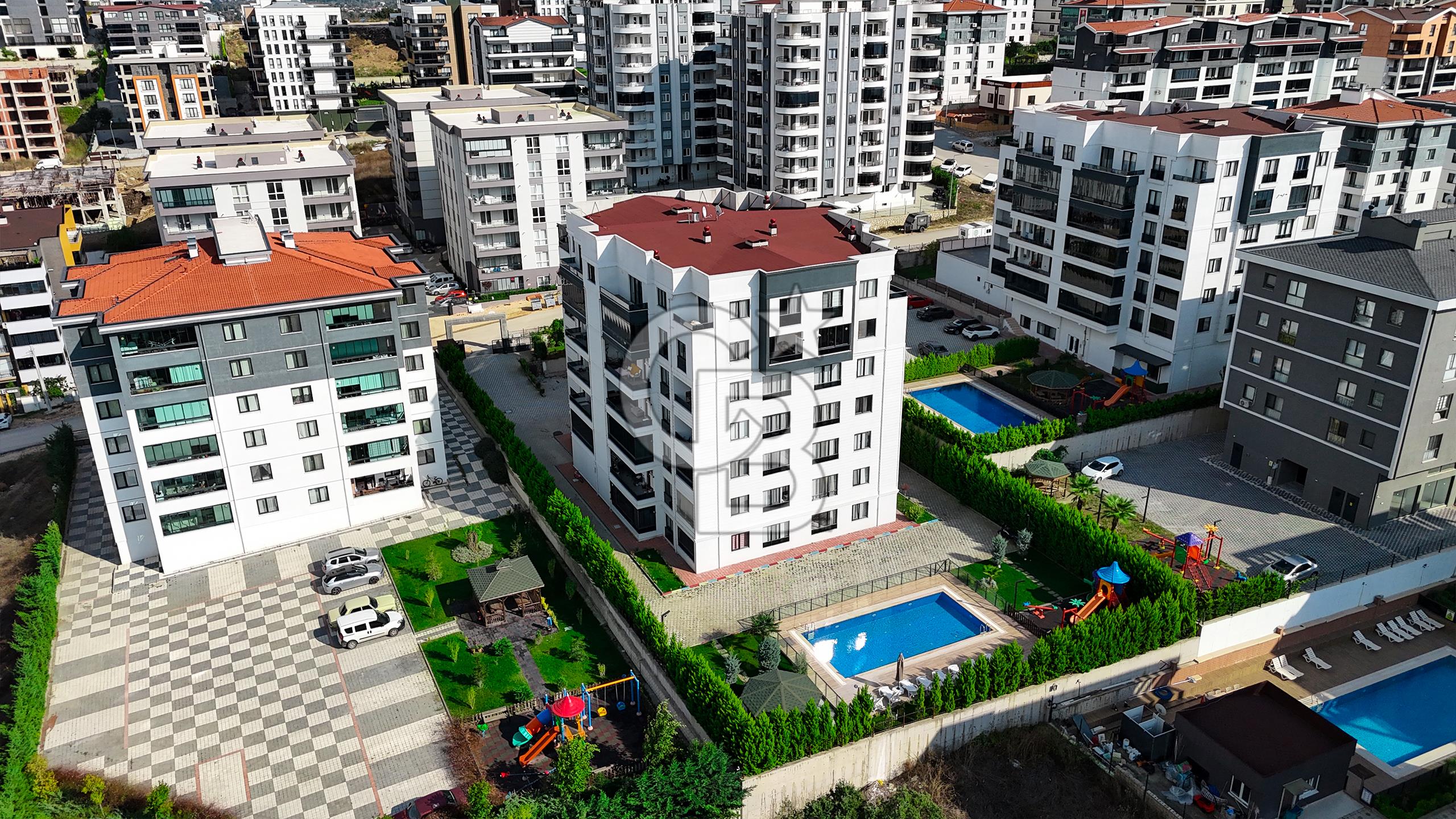 KAYAPA İNCİ ORMAN EVLERİ 1 SİTESİNDE HAVUZLU 3+1 SATILIK DAİRE
