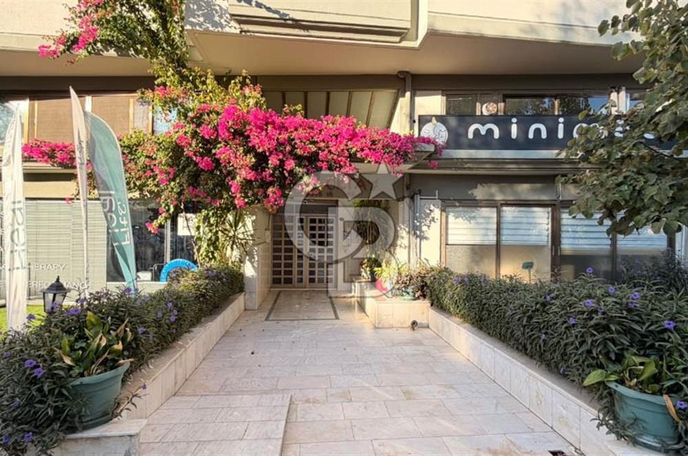 Bostanlıda Merkeze Yakın Geniş Kiralık Daire