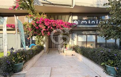 Bostanlıda Merkeze Yakın Geniş Kiralık Daire