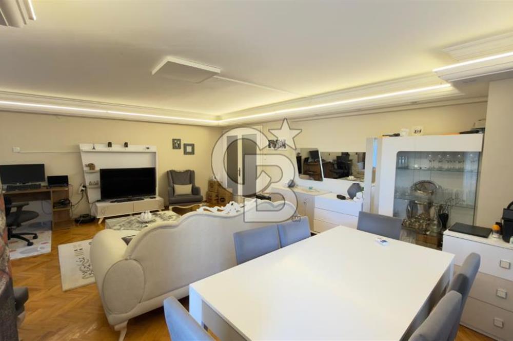 Bostanlıda Merkeze Yakın Geniş Kiralık Daire