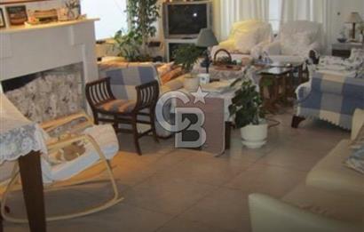 Heybeliada Satılık 400 m2 kullanımlı 800 m2 bahçe içinde yüzme havuzlu saunalı villa..