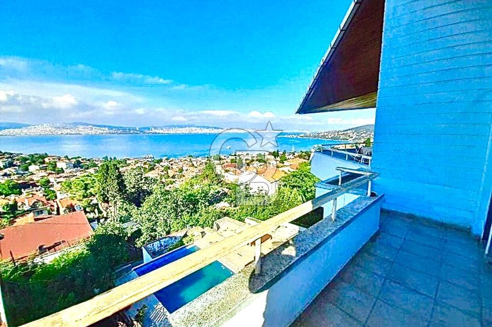 Heybeliada Satılık 400 m2 kullanımlı 800 m2 bahçe içinde yüzme havuzlu saunalı villa..