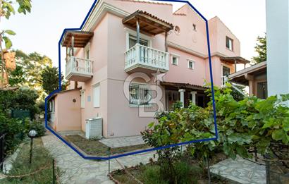 Foça İsmetpaşa Mah. Denize Yakın Satılık 4+1 Tripleks Villa