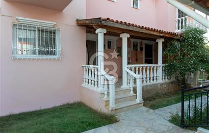 Foça İsmetpaşa Mah. Denize Yakın Satılık 4+1 Tripleks Villa