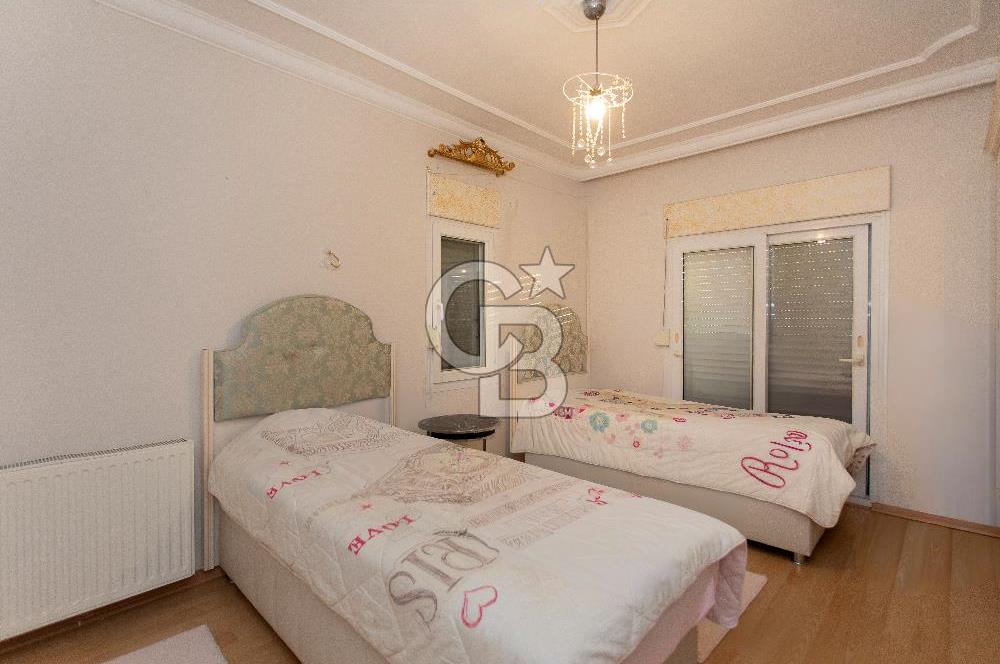 Foça İsmetpaşa Mah. Denize Yakın Satılık 4+1 Tripleks Villa