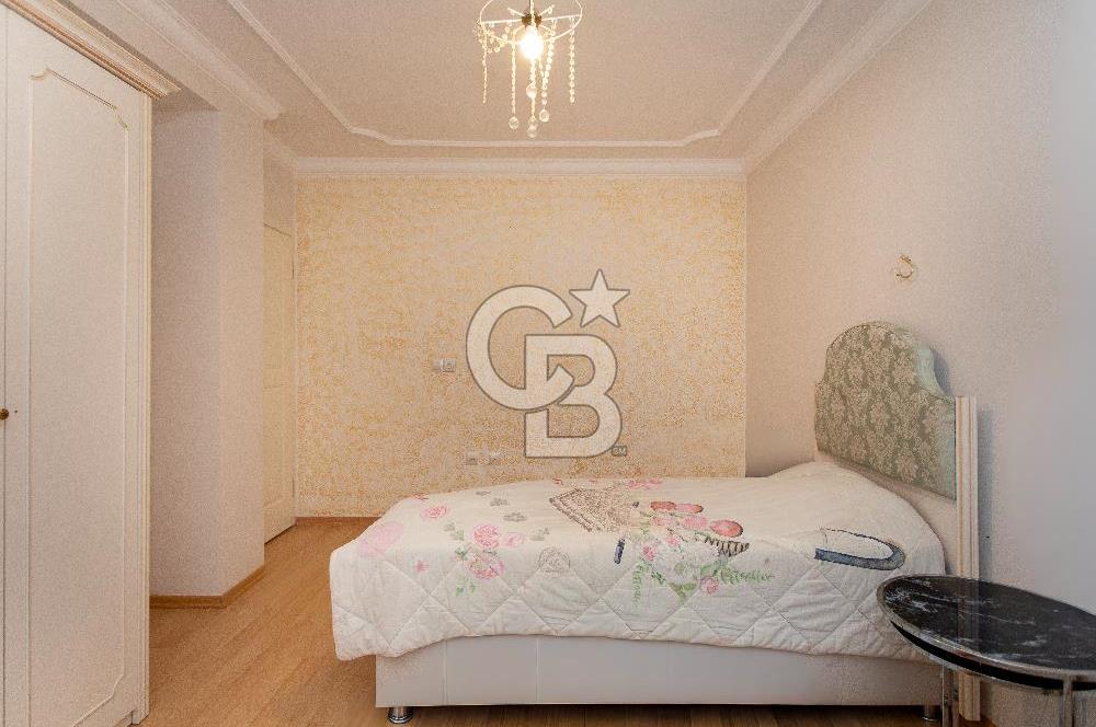 Foça İsmetpaşa Mah. Denize Yakın Satılık 4+1 Tripleks Villa