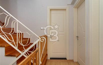 Foça İsmetpaşa Mah. Denize Yakın Satılık 4+1 Tripleks Villa