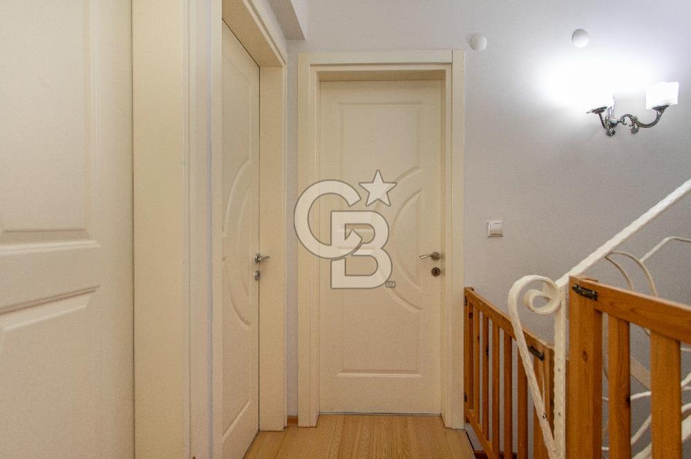 Foça İsmetpaşa Mah. Denize Yakın Satılık 4+1 Tripleks Villa