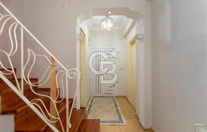 Foça İsmetpaşa Mah. Denize Yakın Satılık 4+1 Tripleks Villa