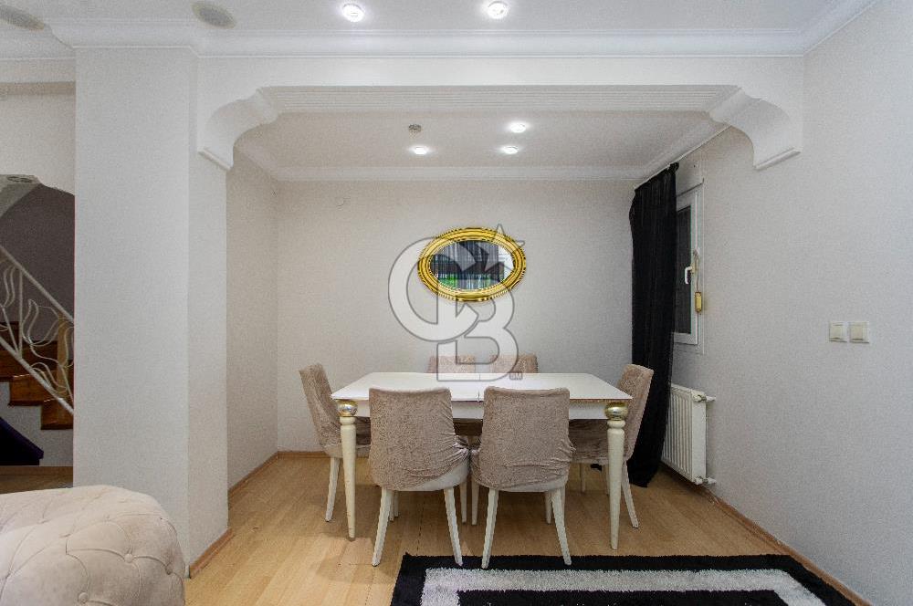 Foça İsmetpaşa Mah. Denize Yakın Satılık 4+1 Tripleks Villa