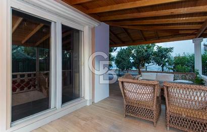 Foça İsmetpaşa Mah. Denize Yakın Satılık 4+1 Tripleks Villa