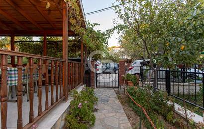 Foça İsmetpaşa Mah. Denize Yakın Satılık 4+1 Tripleks Villa