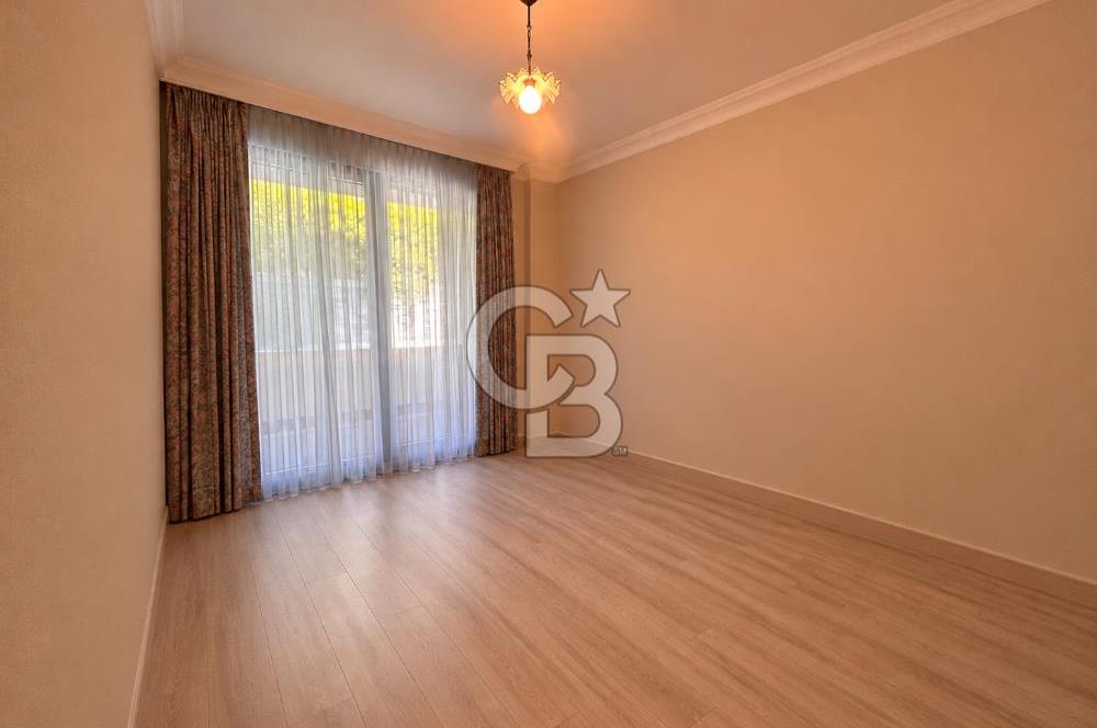 BURSA, MODA BADEMLİ SİTESİ'nde SATILIK 4+1 DAİRE