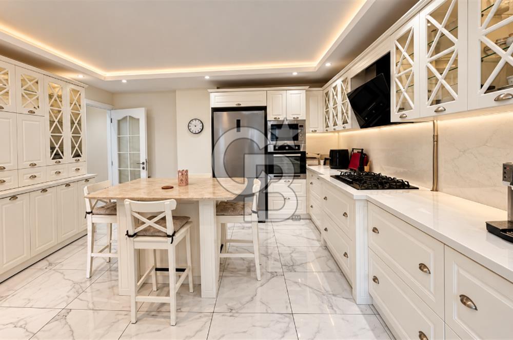 Karşıyaka Girne Bulvarı 4+1 Full Tadilatlı Satılık Daire