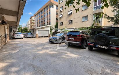 Karşıyaka Girne Bulvarı 4+1 Full Tadilatlı Satılık Daire