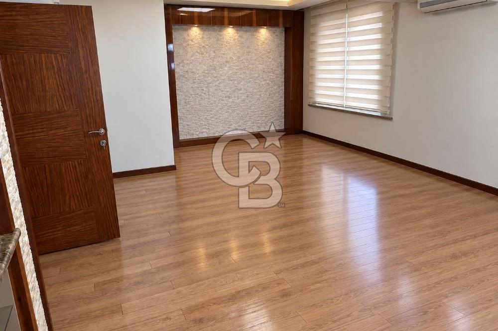 Gazi Mahallesinde Satılık 3+1/ 2 Banyolu  Masrafsız Ters Dubleks