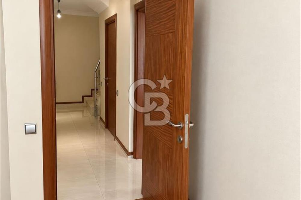 Gazi Mahallesinde Satılık 3+1/ 2 Banyolu  Masrafsız Ters Dubleks
