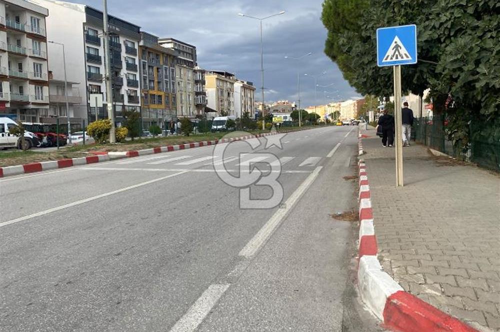 LAPSEKİ CUMHURİYET MAH. CADDE ÜZERİ EŞYALI 1+1 SATILIK DAİRE