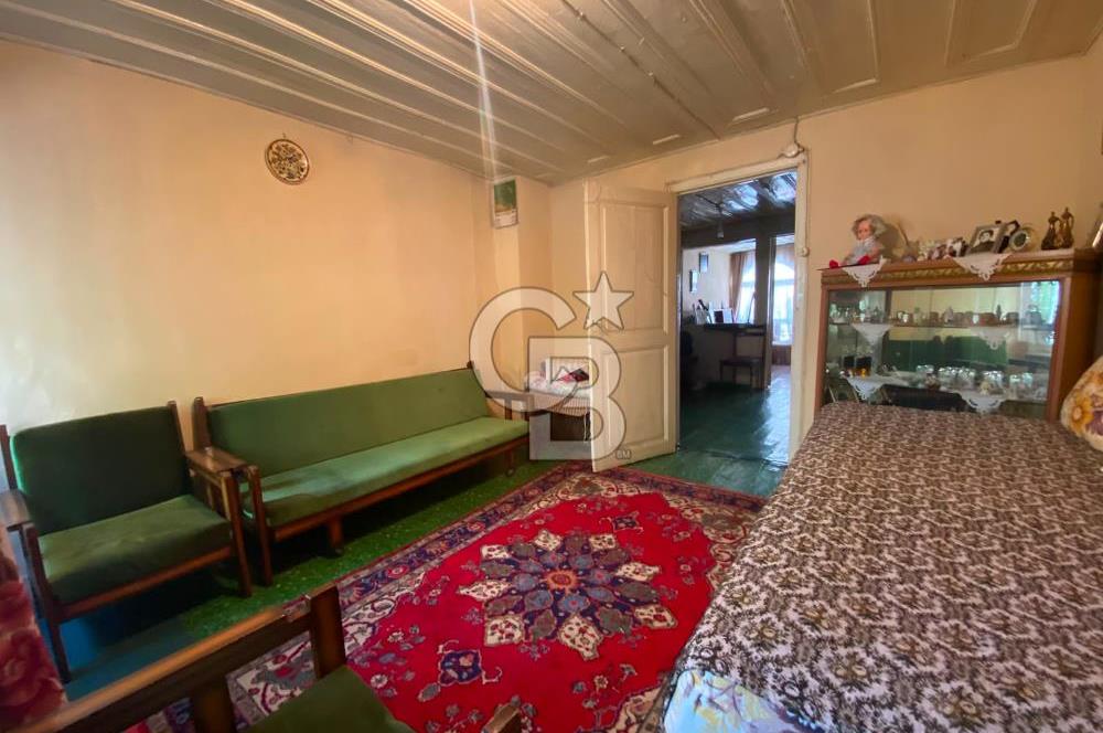 125 m² Detached House for Sale on Müteselsim Street in Kocamustafapaşa