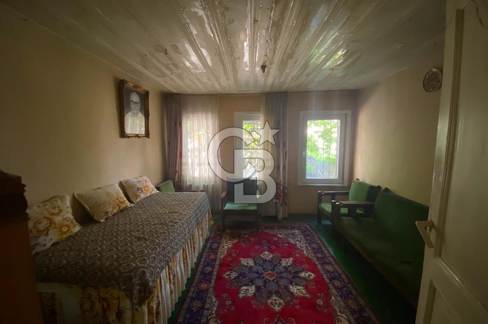 125 m² Detached House for Sale on Müteselsim Street in Kocamustafapaşa