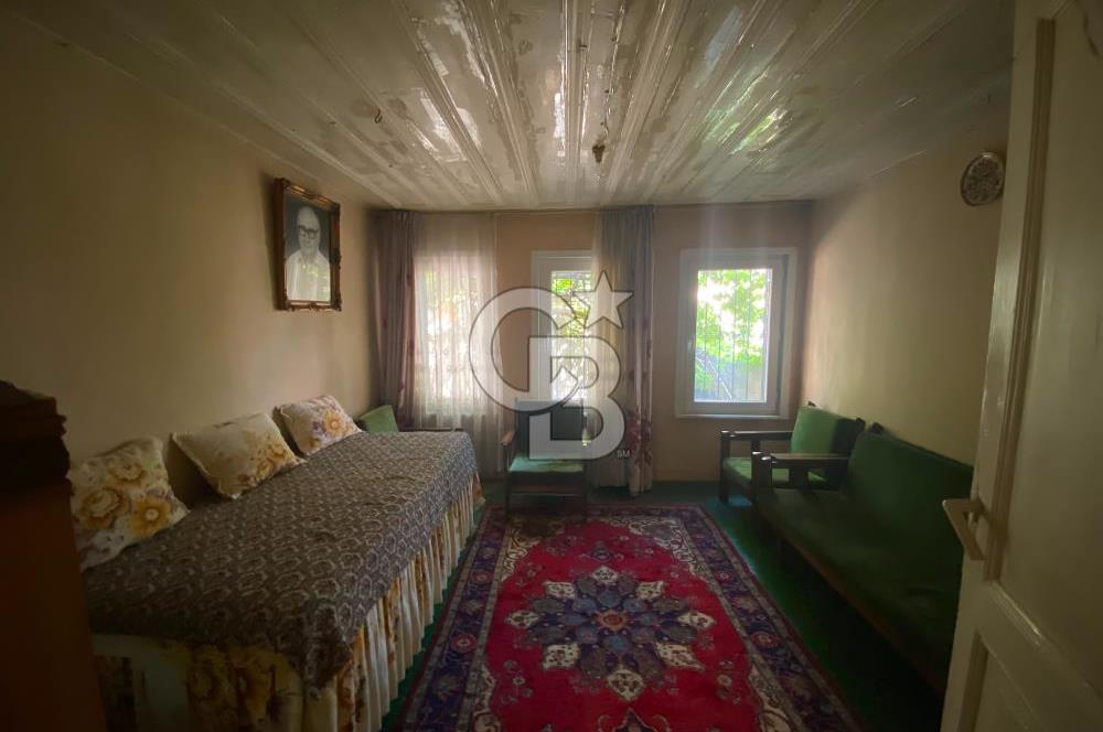 125 m² Detached House for Sale on Müteselsim Street in Kocamustafapaşa