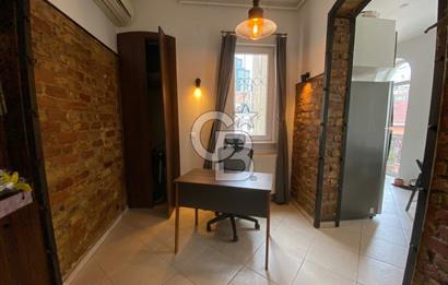 CİHANGİR PÜRTELAŞ SOKAK'TA DENİZ MANZARALI 2+1 SATILIK DAİRE