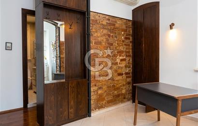 CİHANGİR PÜRTELAŞ SOKAK'TA DENİZ MANZARALI 2+1 SATILIK DAİRE