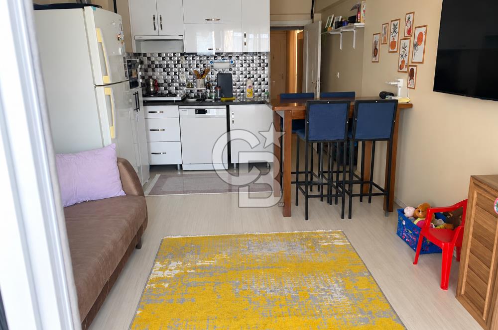 LAPSEKİ CUMHURİYET MAH. CADDE ÜZERİ EŞYALI 1+1 SATILIK DAİRE