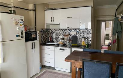 LAPSEKİ CUMHURİYET MAH. CADDE ÜZERİ EŞYALI 1+1 SATILIK DAİRE