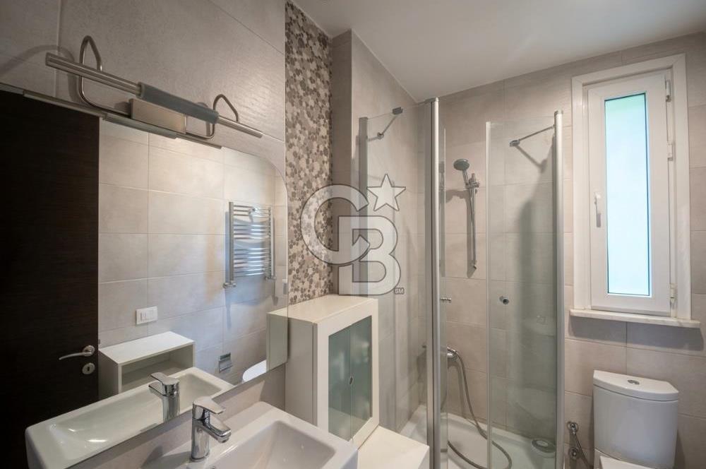 CİHANGİR PÜRTELAŞ SOKAK'TA DENİZ MANZARALI 2+1 SATILIK DAİRE