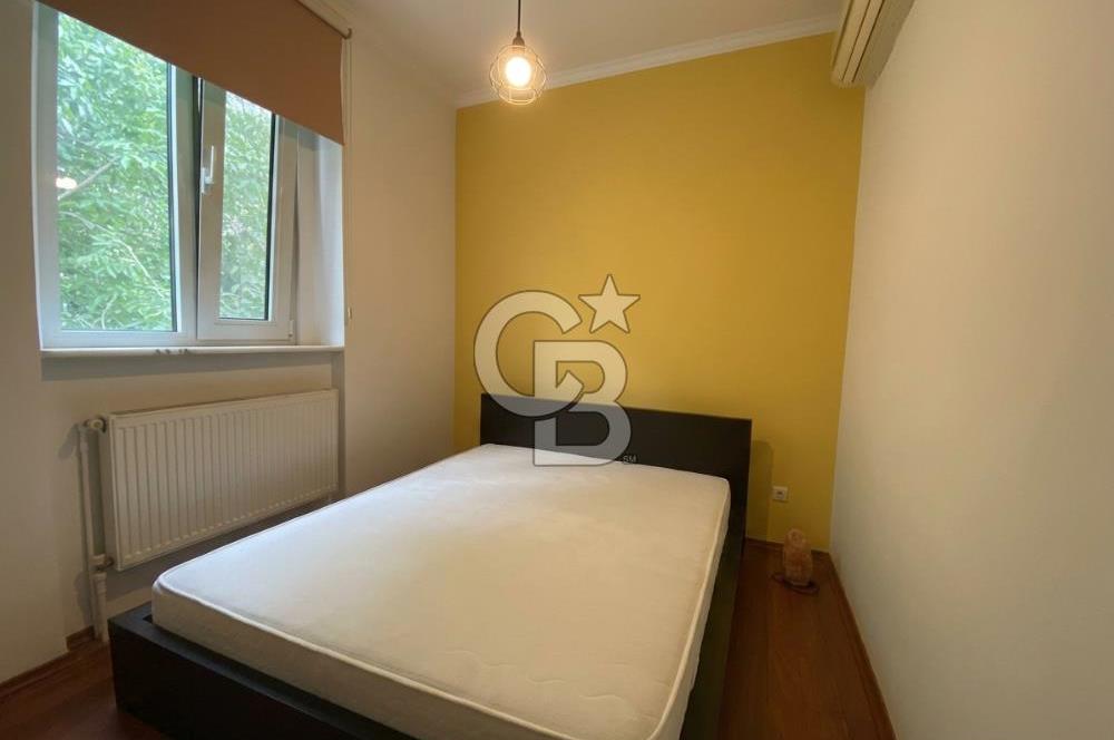 CİHANGİR PÜRTELAŞ SOKAK'TA DENİZ MANZARALI 2+1 SATILIK DAİRE