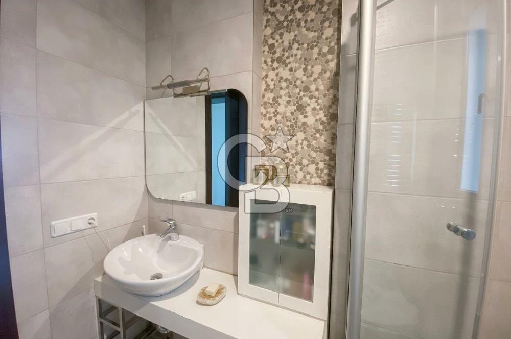 CİHANGİR PÜRTELAŞ SOKAK'TA DENİZ MANZARALI 2+1 SATILIK DAİRE