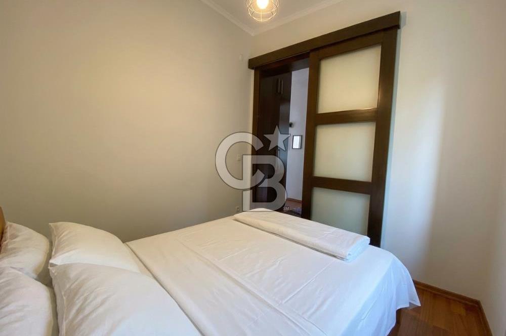 CİHANGİR PÜRTELAŞ SOKAK'TA DENİZ MANZARALI 2+1 SATILIK DAİRE