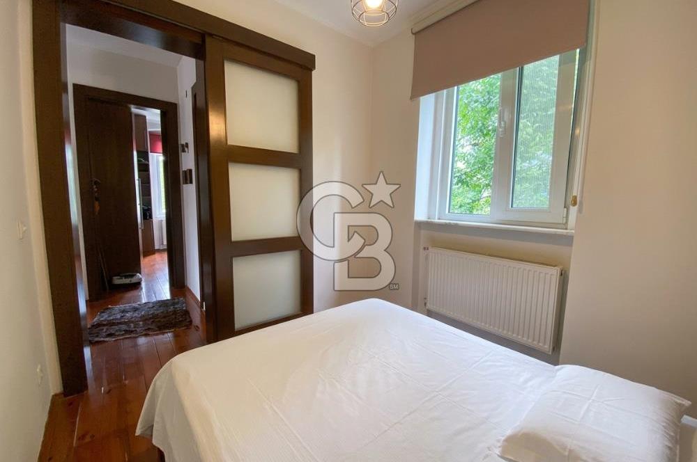 CİHANGİR PÜRTELAŞ SOKAK'TA DENİZ MANZARALI 2+1 SATILIK DAİRE