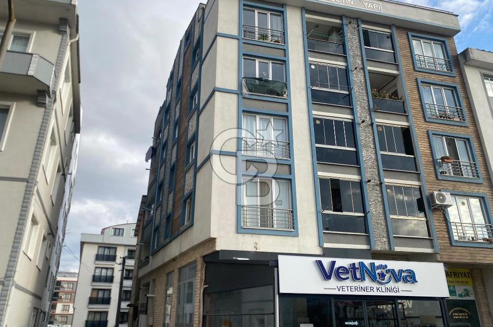 LAPSEKİ CUMHURİYET MAH. CADDE ÜZERİ EŞYALI 1+1 SATILIK DAİRE